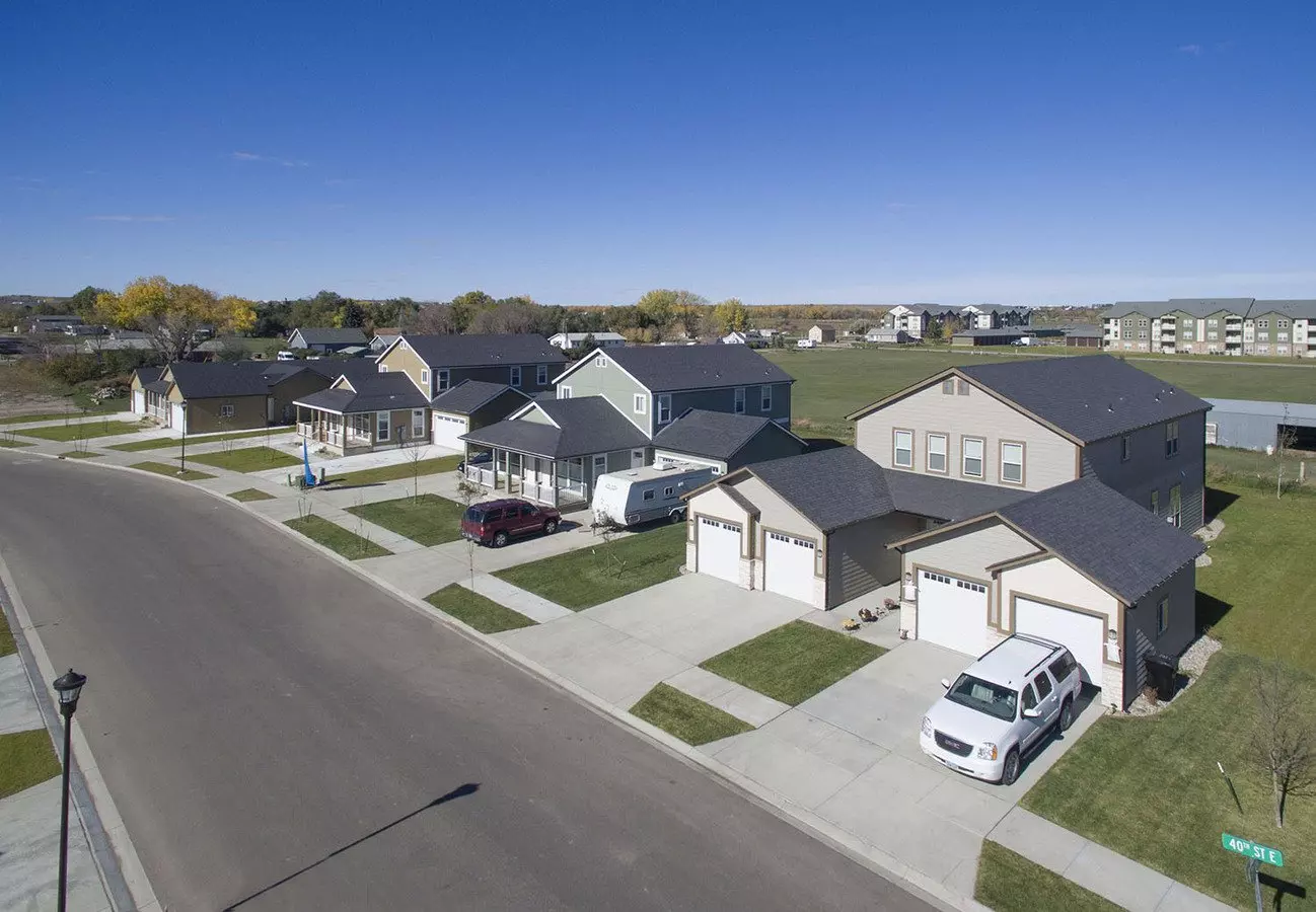 3br/3ba Home With Landscaping And 2-car Garage! House for rent in Williston, ND