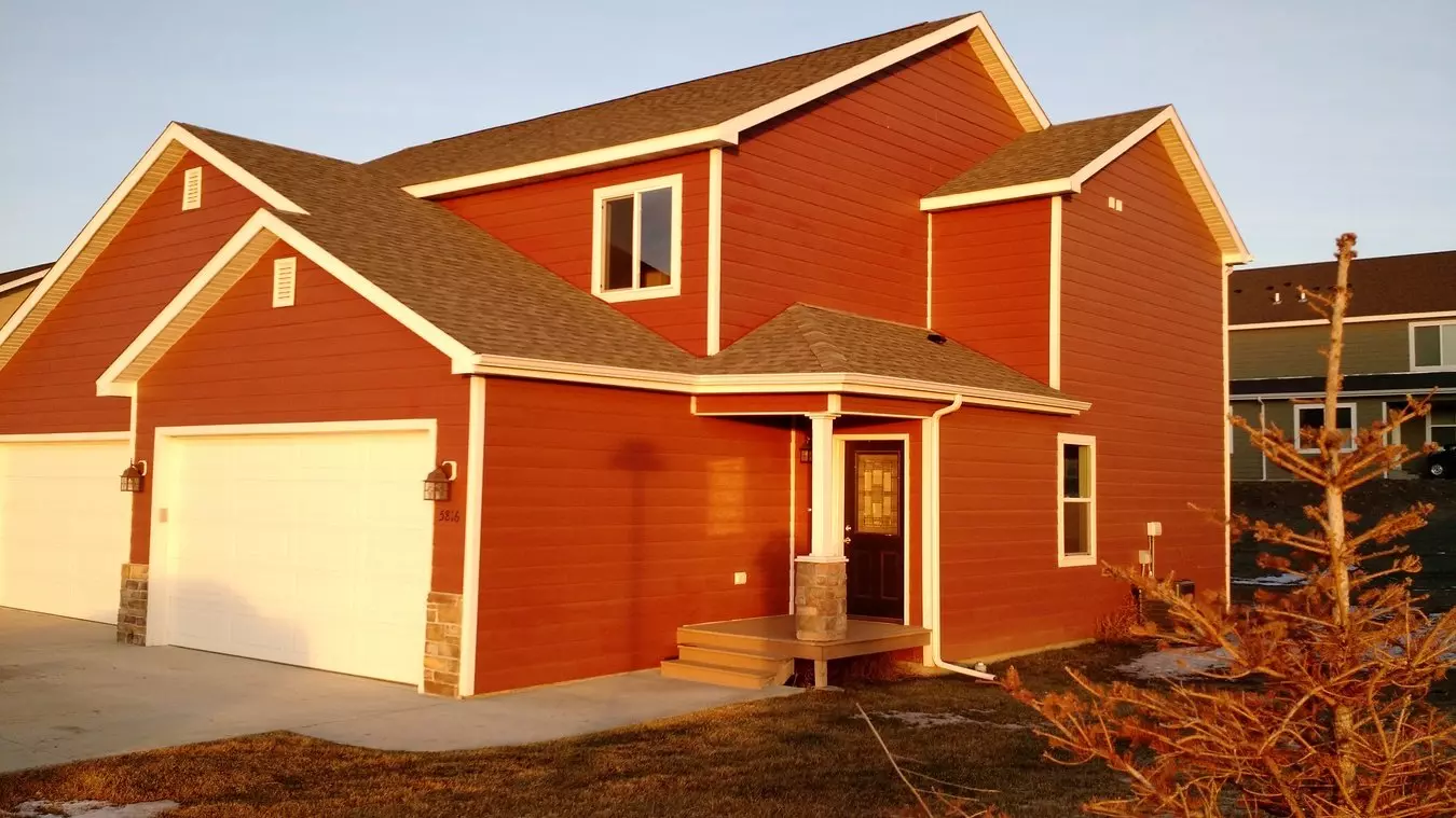 Top Of The Line 3br/2.5ba With Heated Garage! House for rent in Williston, ND