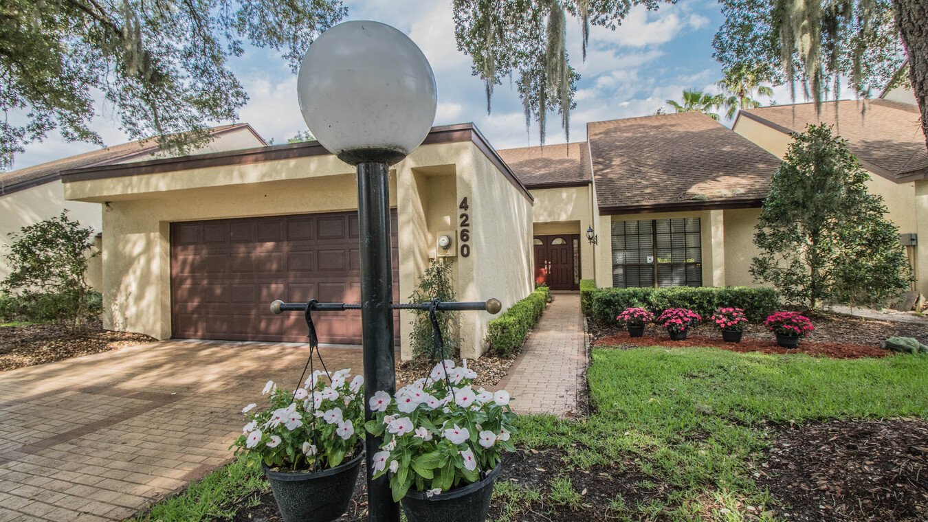 Gated Creek Woods In Imperial Lakes Golf Community Apartments Mulberry, FL