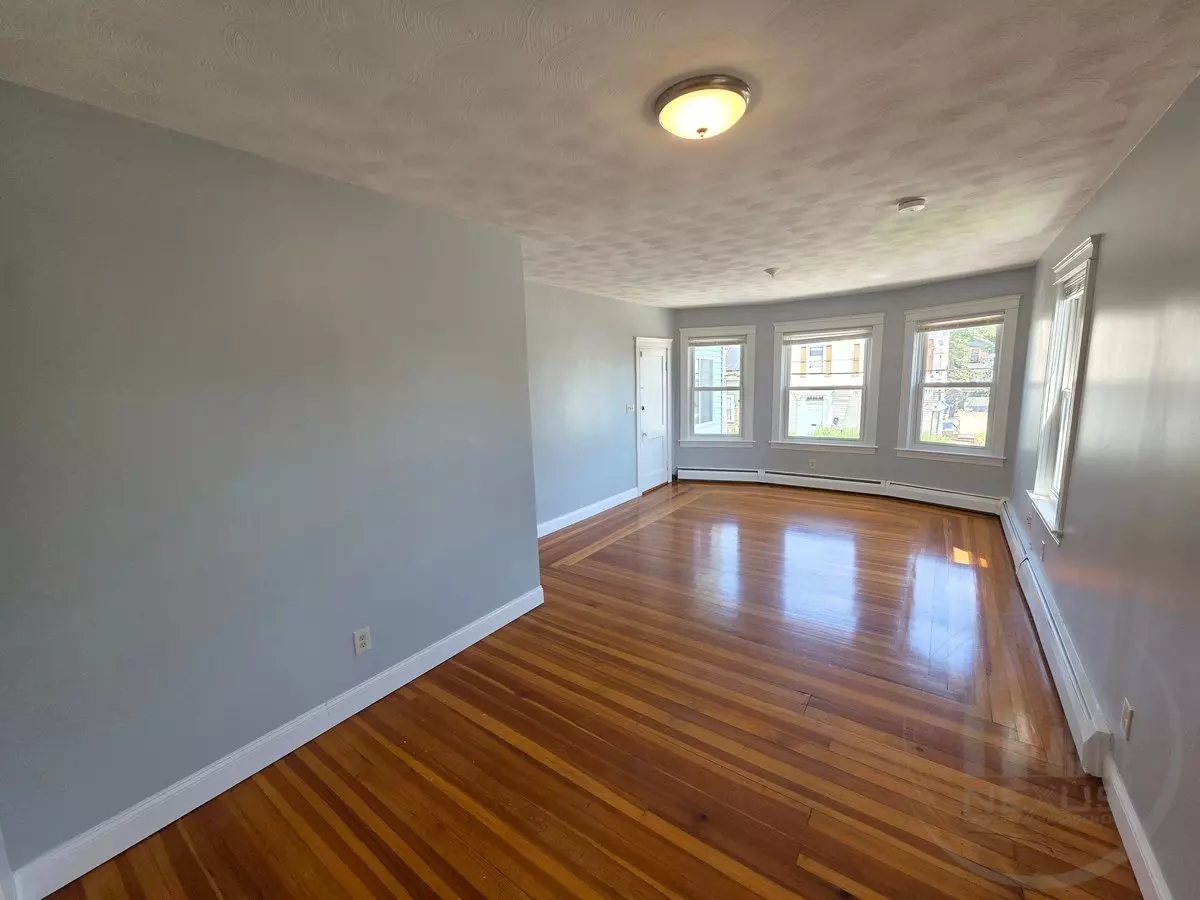 [4 Fales St]2ndflr 3B Renovated Newfloors Spacious! Balcony! Nopets Apartment for rent in Central Falls, RI