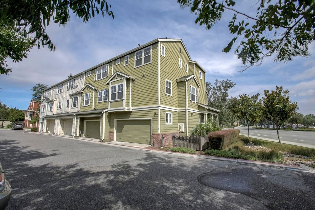 581 Bridgeport Coming Soon! Apartments Sunnyvale, CA