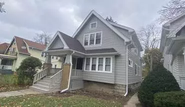 3 of 5 3880-3882 N Vel R Phillips Ave Apartment for rent in Milwaukee, WI
