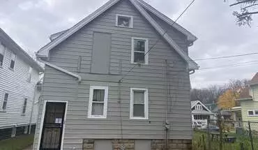 4 of 5 3880-3882 N Vel R Phillips Ave Apartment for rent in Milwaukee, WI