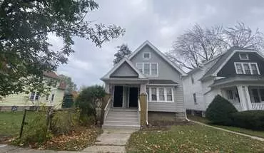 2 of 5 3880-3882 N Vel R Phillips Ave Apartment for rent in Milwaukee, WI