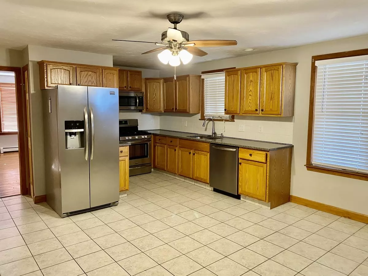{554 2Nd St Fall River Unit2}2 Spacious Bedrooms 1 Bth New Appliances Apartment for rent in Fall River, MA