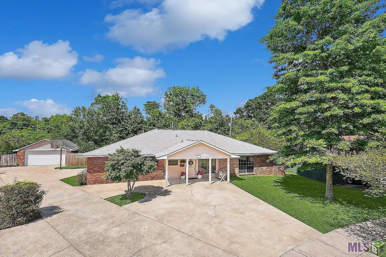 Charming 4 Bed 3 Bath Home With Pool Apartments Baton Rouge, LA