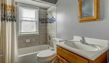 2/1 Ranch W/ Porch, Fenced Backyard & All Major Appliances Apartment for rent in Warren, MI