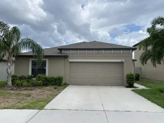 Beautiful 4/2 On Pond With Fenced Yard Apartment for rent in Riverview, FL Beautiful 4/2 On Pond With Fenced Yard Apartment for rent in Riverview, FL