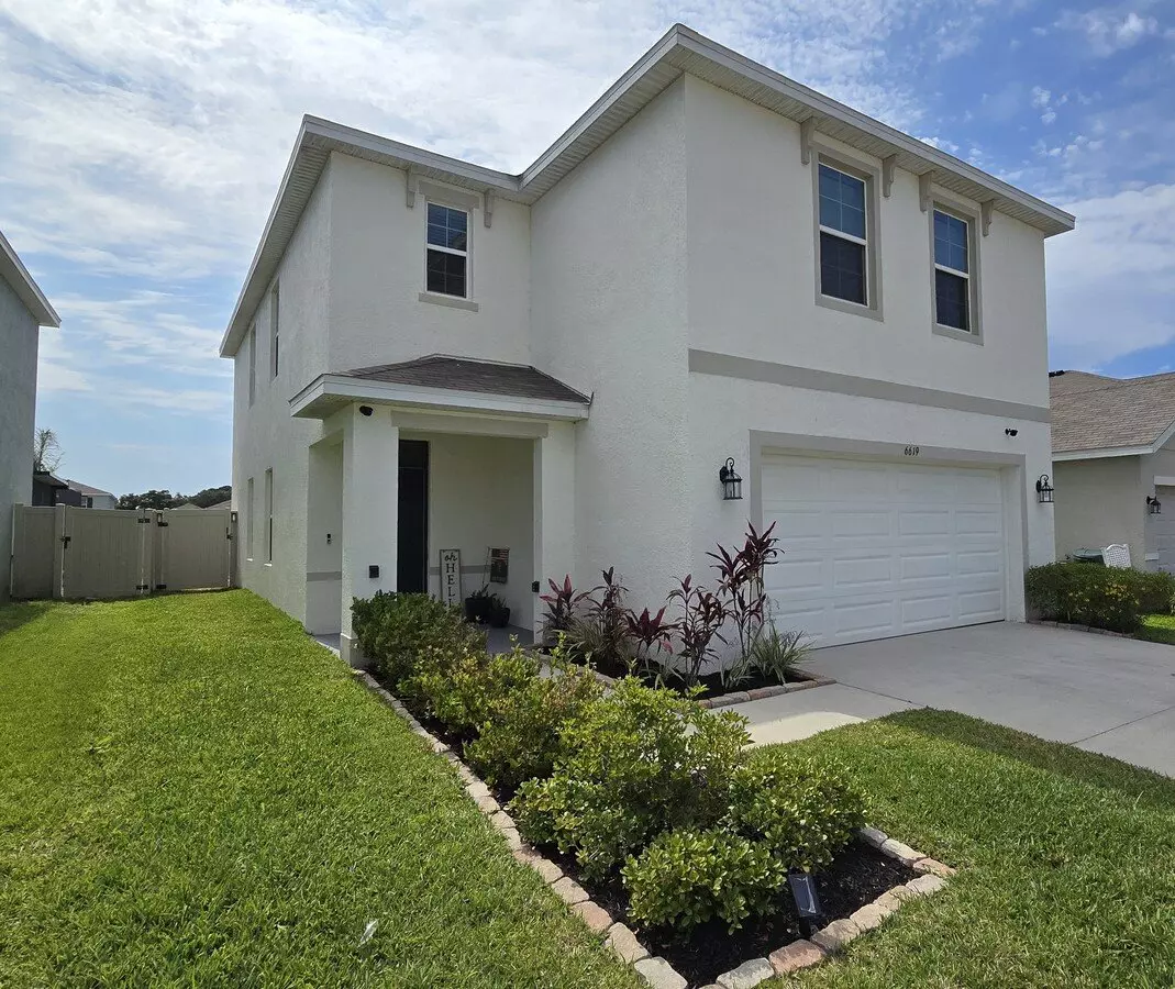 Beautiful 4/2.5/2 With Fenced Yard House for rent in Brooksville, FL