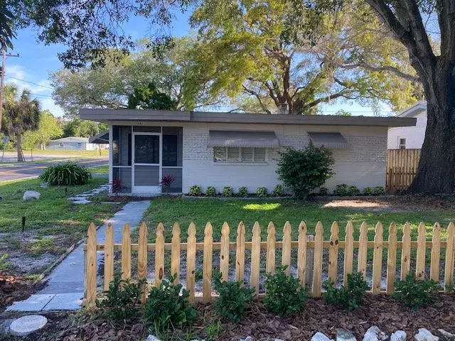 2 Bed 1 Bath Home In The Heart Of Downtown Npr! House for rent in New Port Richey, FL