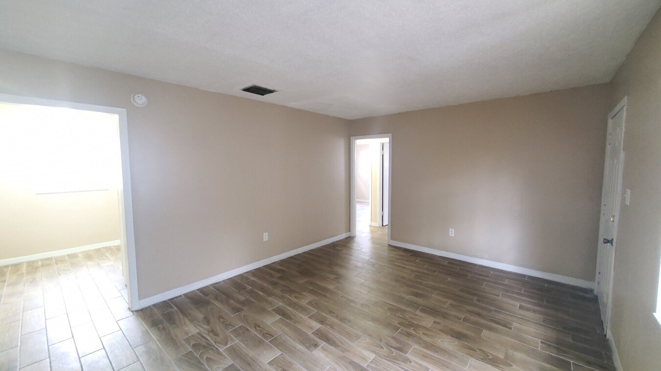 1229 1/2 W Walnut St Lakeland, FL House for Rent Rentable