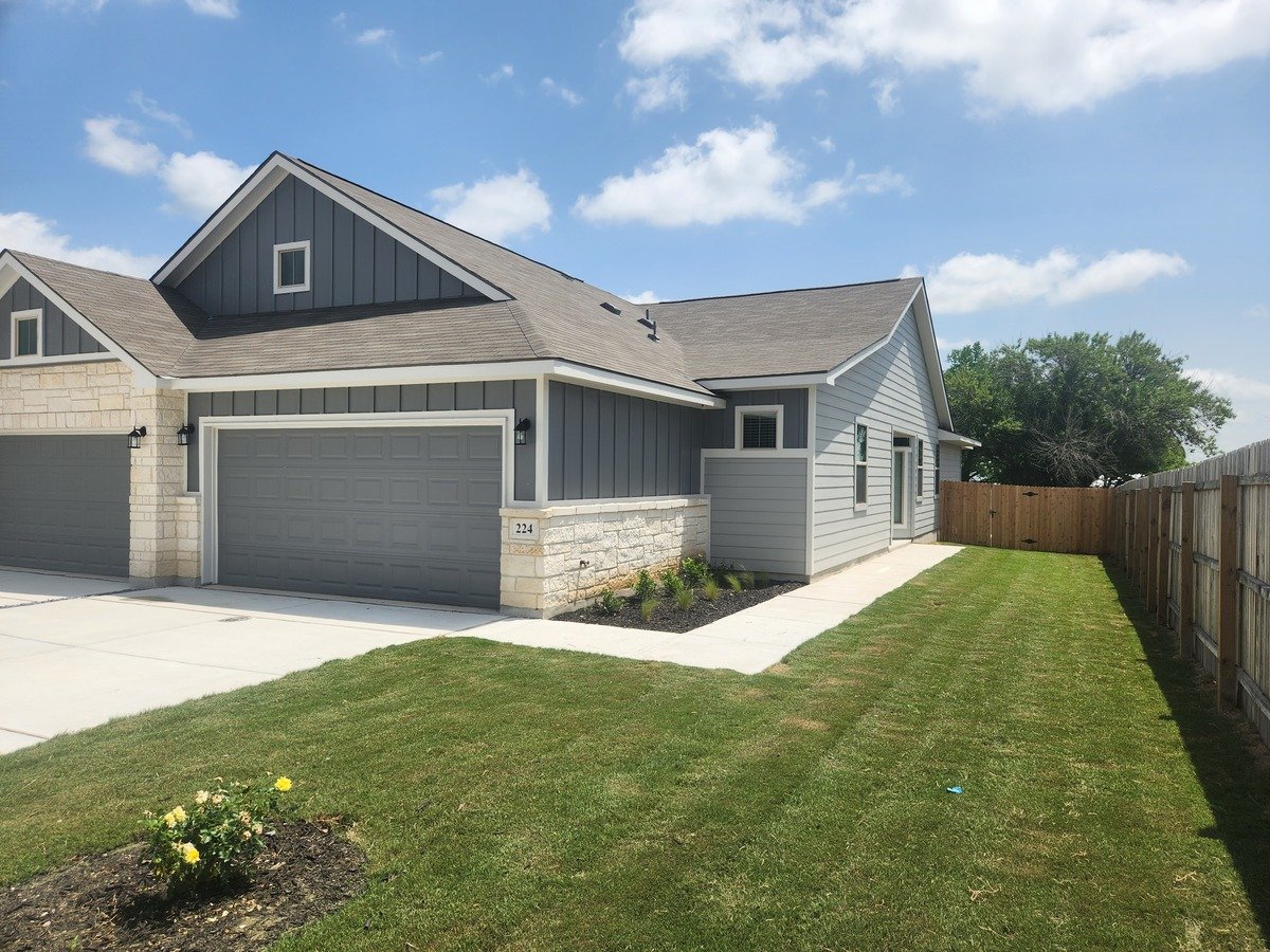 Beautiful Duplex, Available Now! Apartments Cibolo, TX