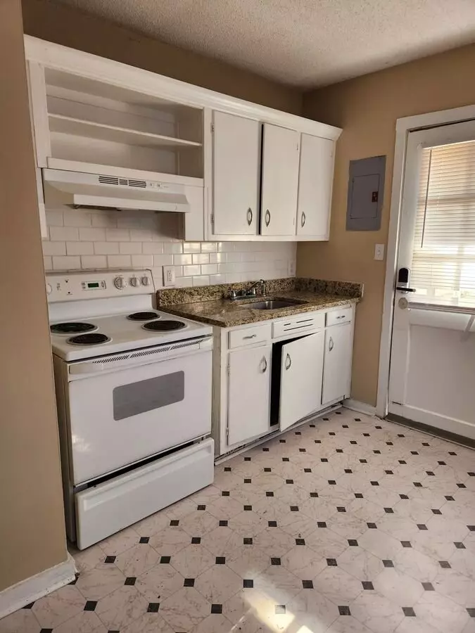 2 of 2 Sheffield Pointe Apartment for rent in Sheffield, AL