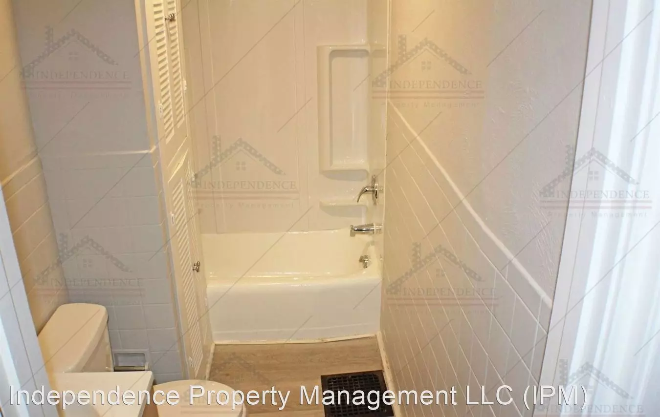 2847 Wilbraham RD House for rent in Middletown, OH