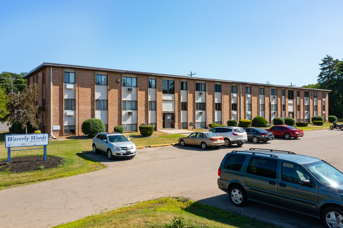 The Wave Apartments 201 S Waverly Rd Lansing, MI Rentable