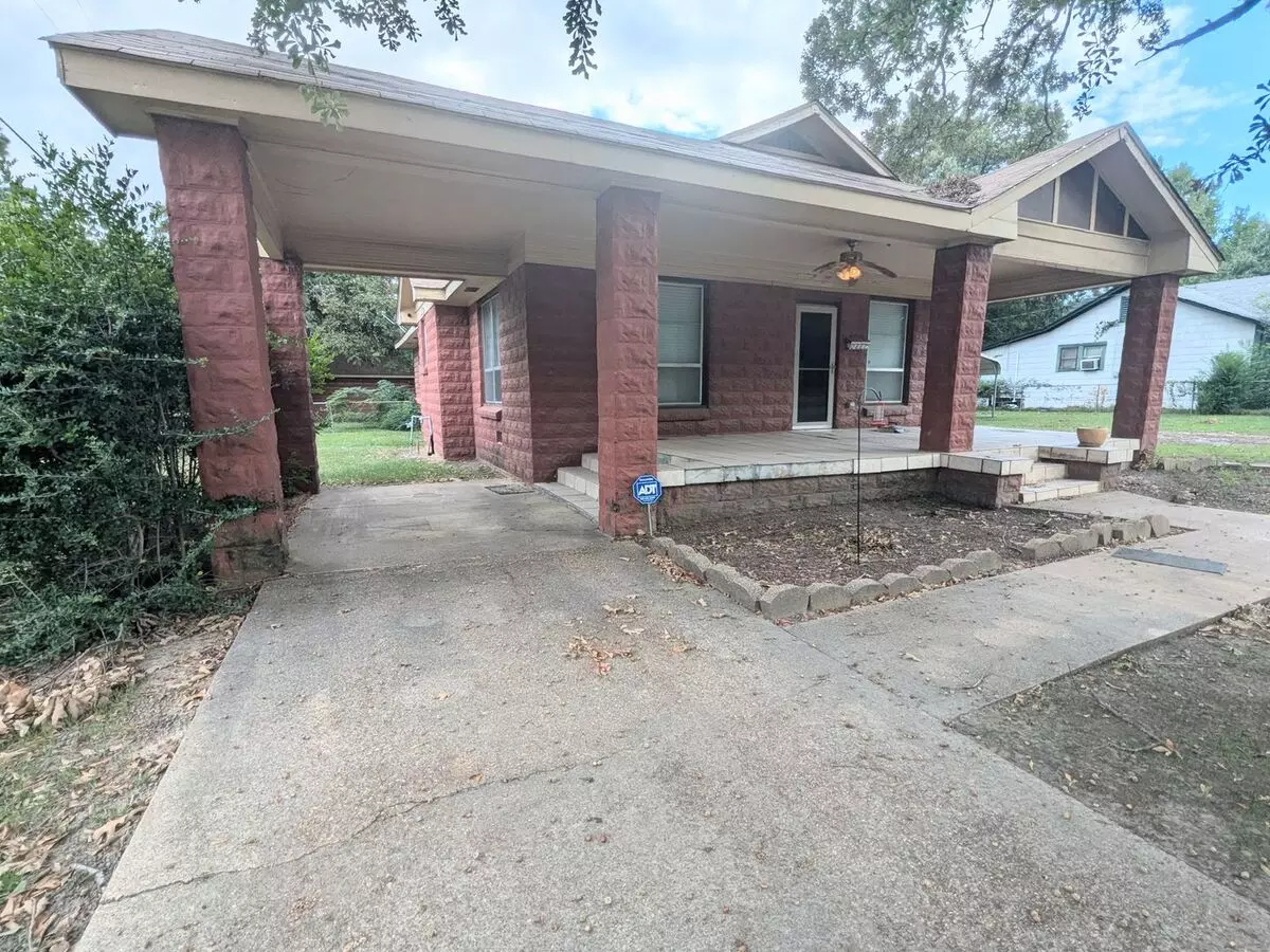 Available Now! 3 Bed, 1 Bath On Arkansas Side House for rent in Texarkana, AR