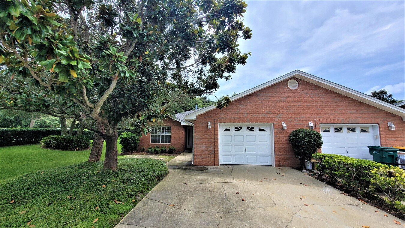 701 Forest Dr Destin Proper T/h 1550 Completely... Apartments Destin, FL