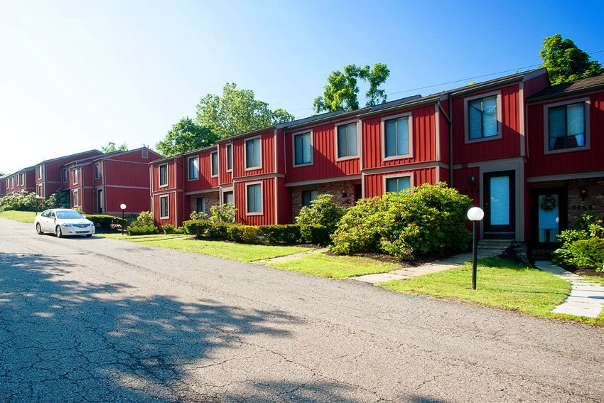Poets Corner Apartments and Townhomes South Park, PA