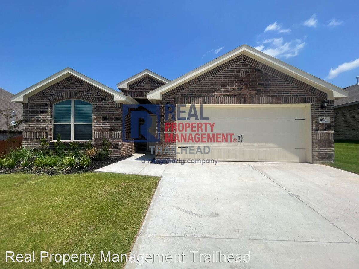 Attractive 4 Bedroom/2 Bath Open Concept Home Apartments Weatherford, TX