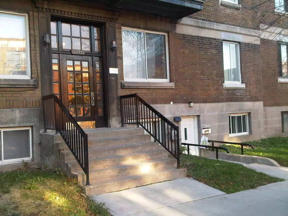 2 of 2 4710 Chemin Queen Mary Apartment for rent in Montreal, QC