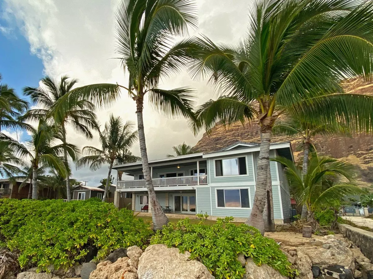Makaha Oceanfront 3-bdrm With Views! House for rent in Waianae, HI