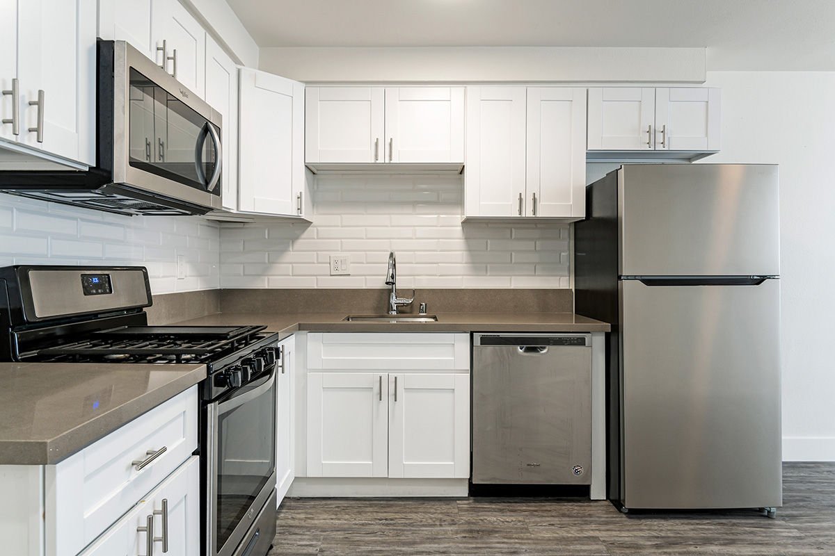 Laurel Pointe Apartments 13607 Cordary Ave Hawthorne, CA