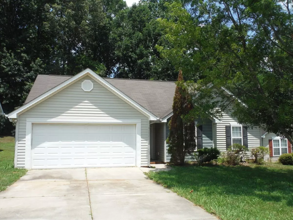 85/77 Connector Located In The 28269 House for rent in Charlotte, NC