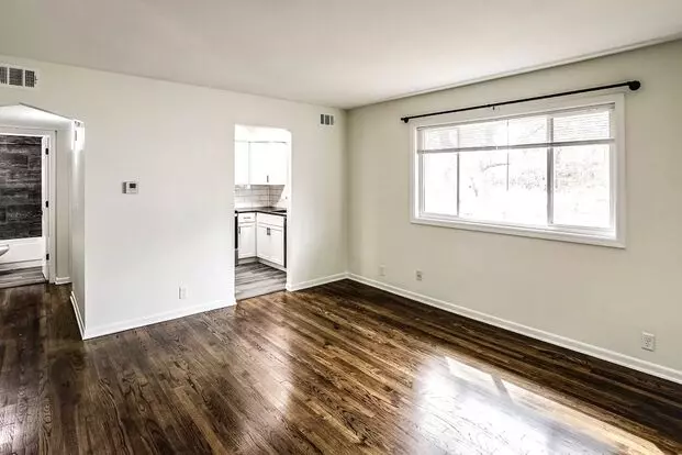 Pre-leasing Modern 1-bed And 1-bath Apartment In Dundee! Apartment for rent in Omaha, NE