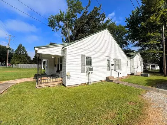Sycamore/s 7th Apartment for rent in Murray, KY