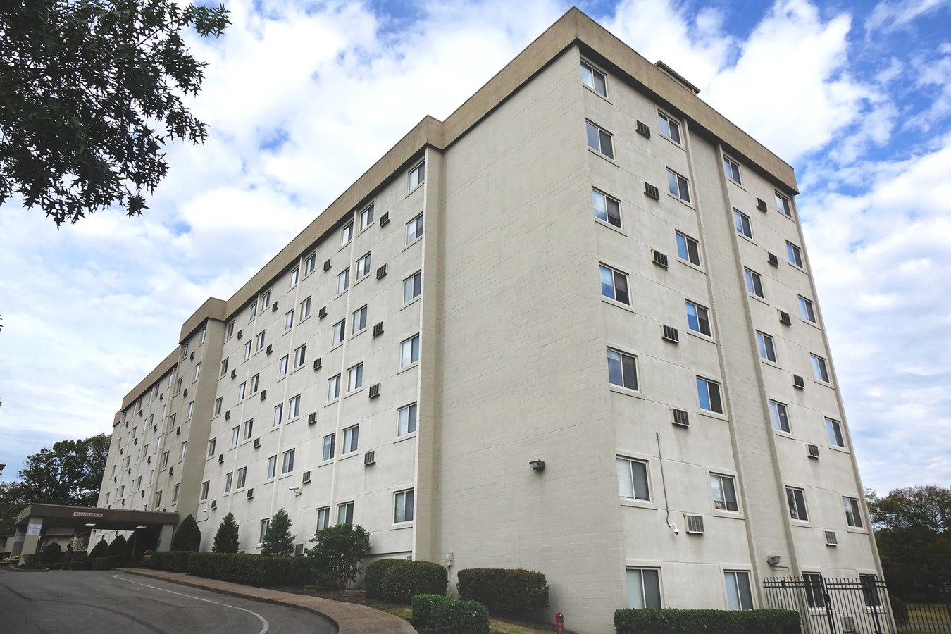 Riverwood Towers Apartments 621 N Dupont Ave Madison, TN