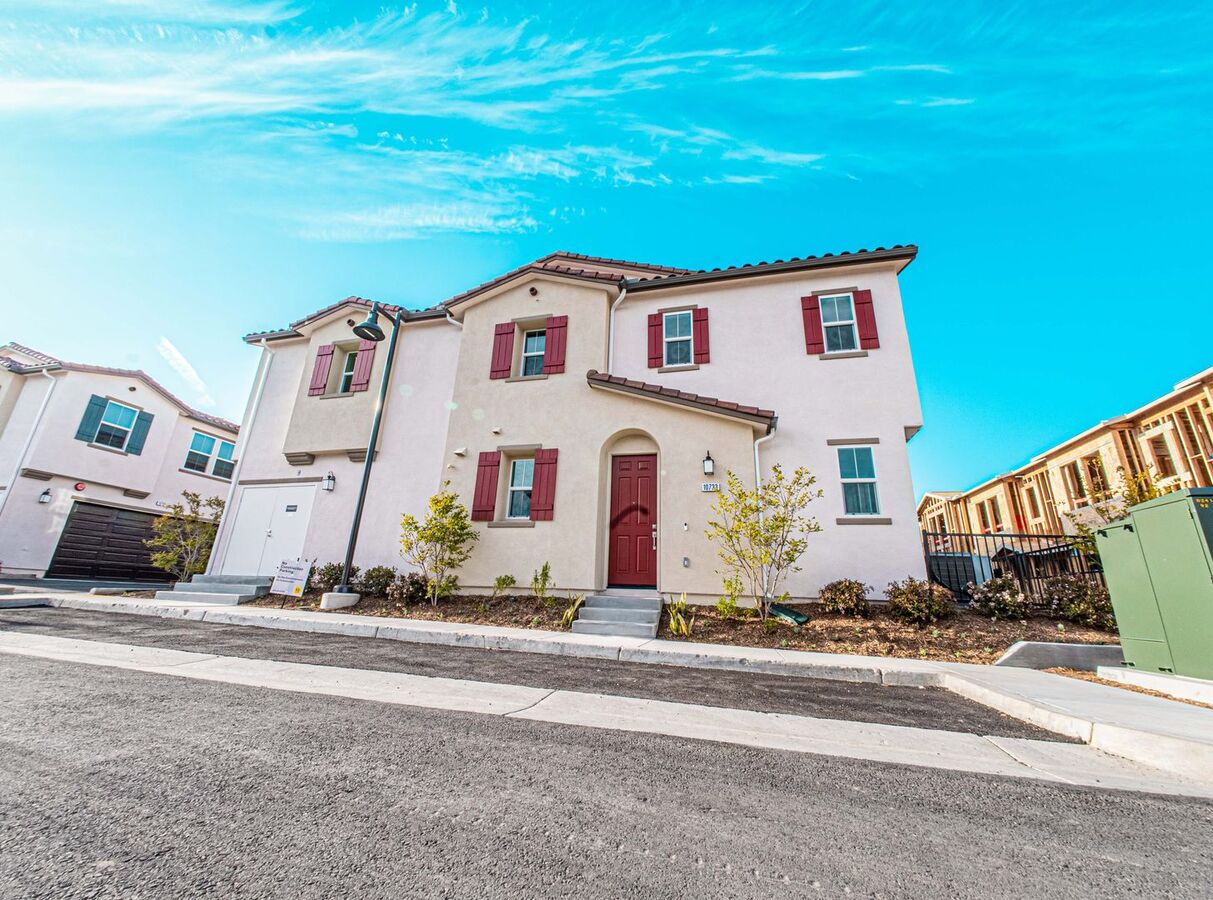 Spring Valley Condos The Bluffs - 3 Bedroom 2 Story Apartments Spring Valley, CA