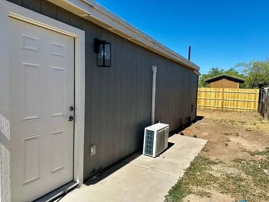 Beautiful Remodeled Studio With Private Backyard In Coolidge! Apartment for rent in Coolidge, AZ