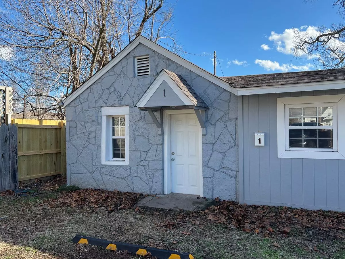 213 W. Seneca Apartment for rent in Tahlequah, OK