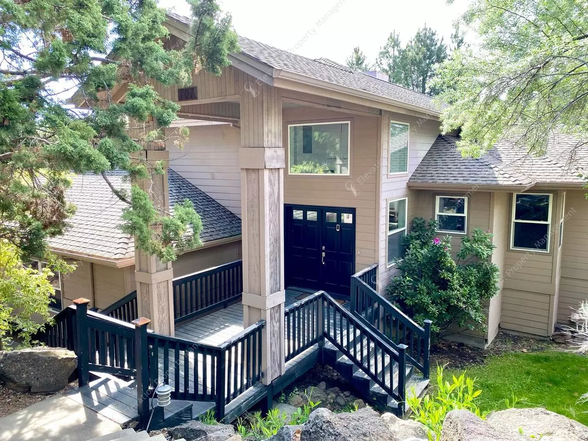 Elegant Awbrey Butte Home | Unfurnished | Expansive Views & Walkable Location House for rent in Bend, OR
