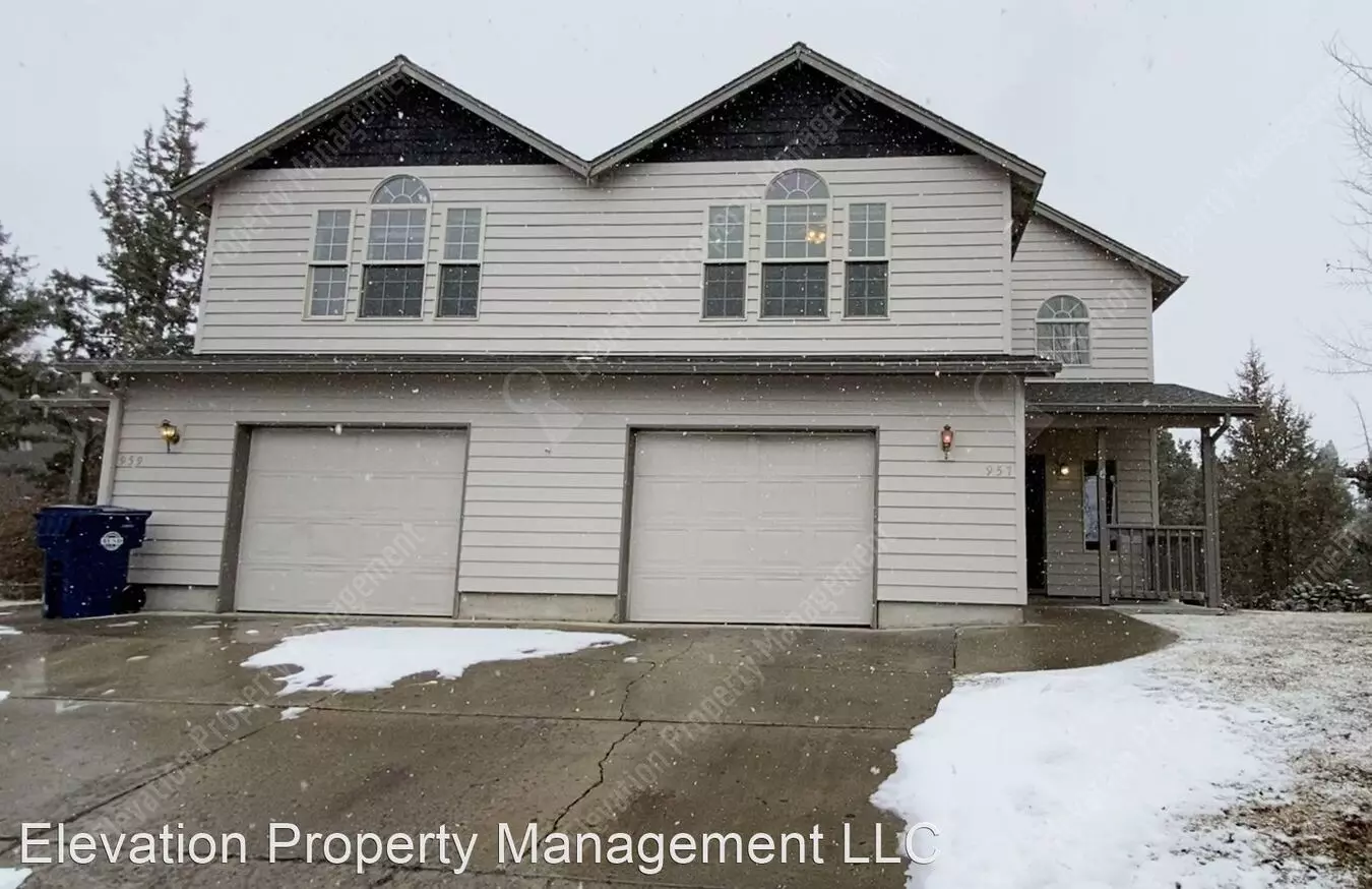 959 NE Hidden Valley Dr Apartment for rent in Bend, OR