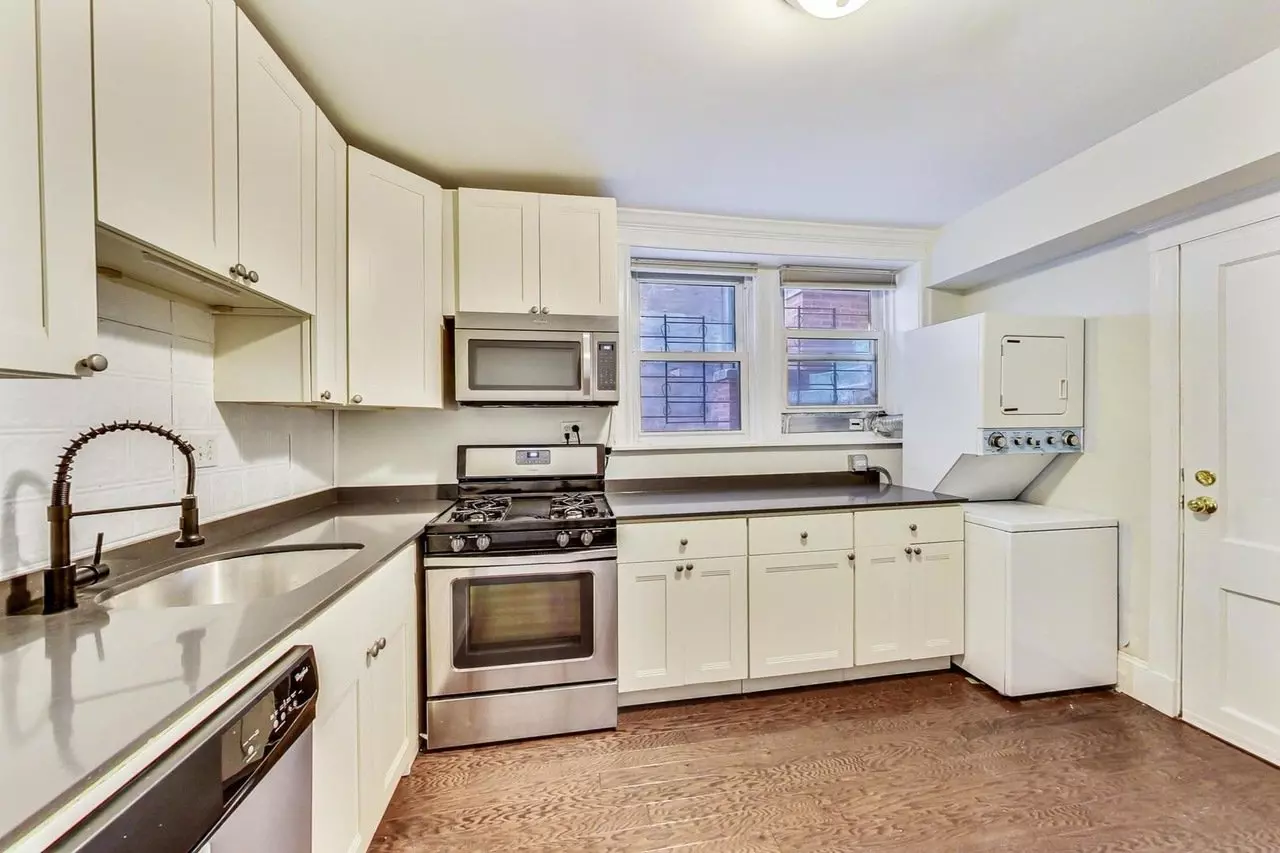 2340 W Augusta Blvd Apartment for rent in Chicago, IL