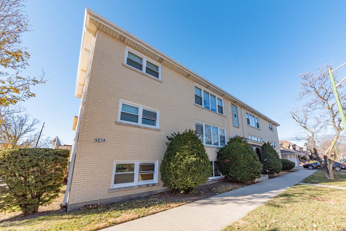 5834 W Montrose Chicago, IL Apartment for Rent Rentable