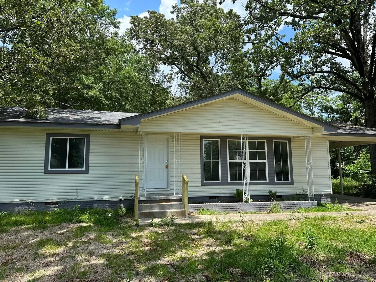 2880 Oak Forest Dr House for rent in Jackson, MS