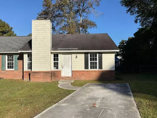 Nice Two Bedroom Two Bath Duplex That Is Just Minutes To Camp Lejeune, Area Beaches, Shopping And Restaurants. The Eat In Kitchen Makes For A Quick Setting Of The Table And Clean Up As Well. The Back Yard Is Fenced In! All Pets Must Be Approved By The Ow Apartment for rent in Midway Park, NC