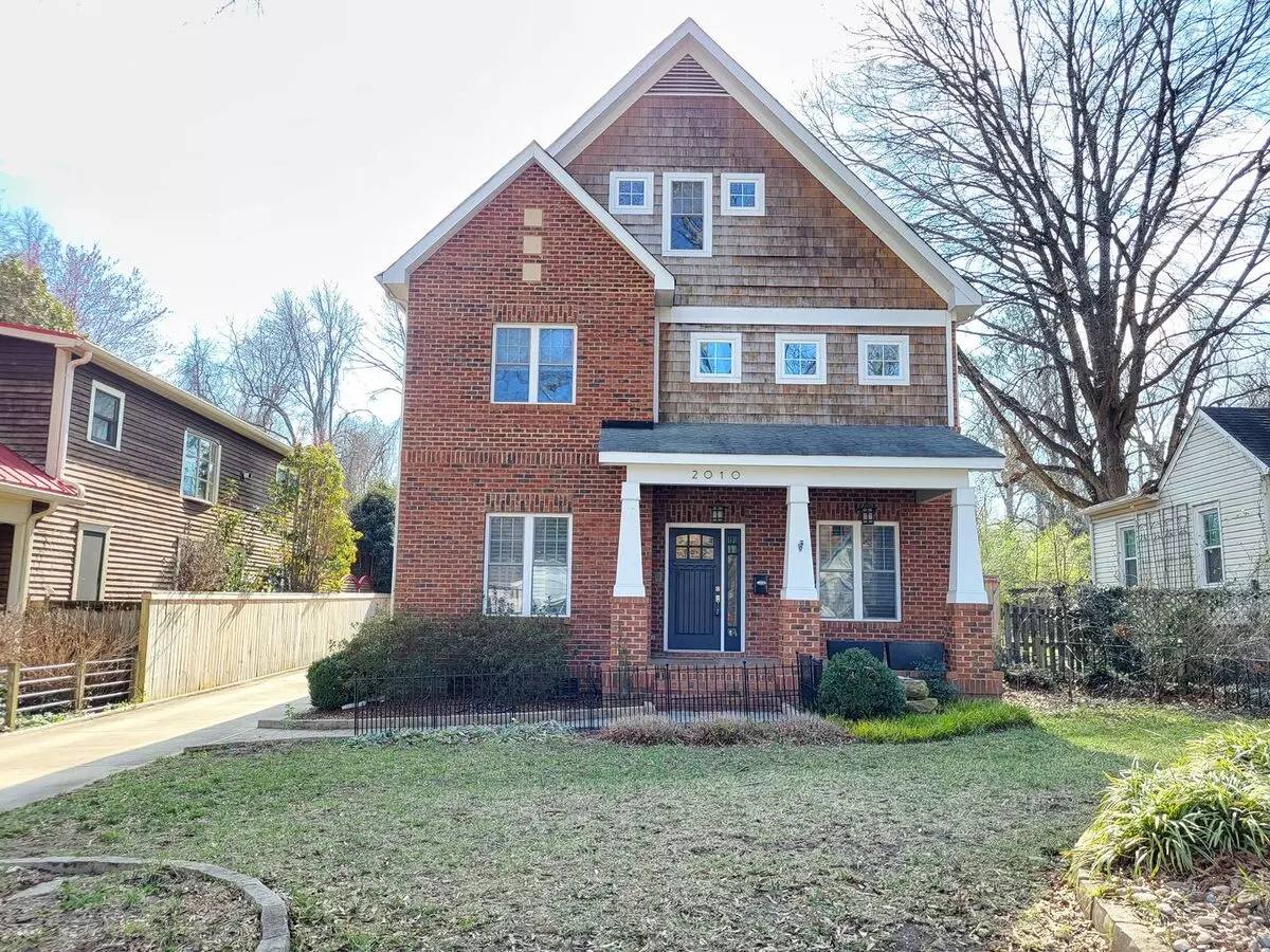 Four Bedroom Home W/garage In Chantilly House for rent in Charlotte, NC