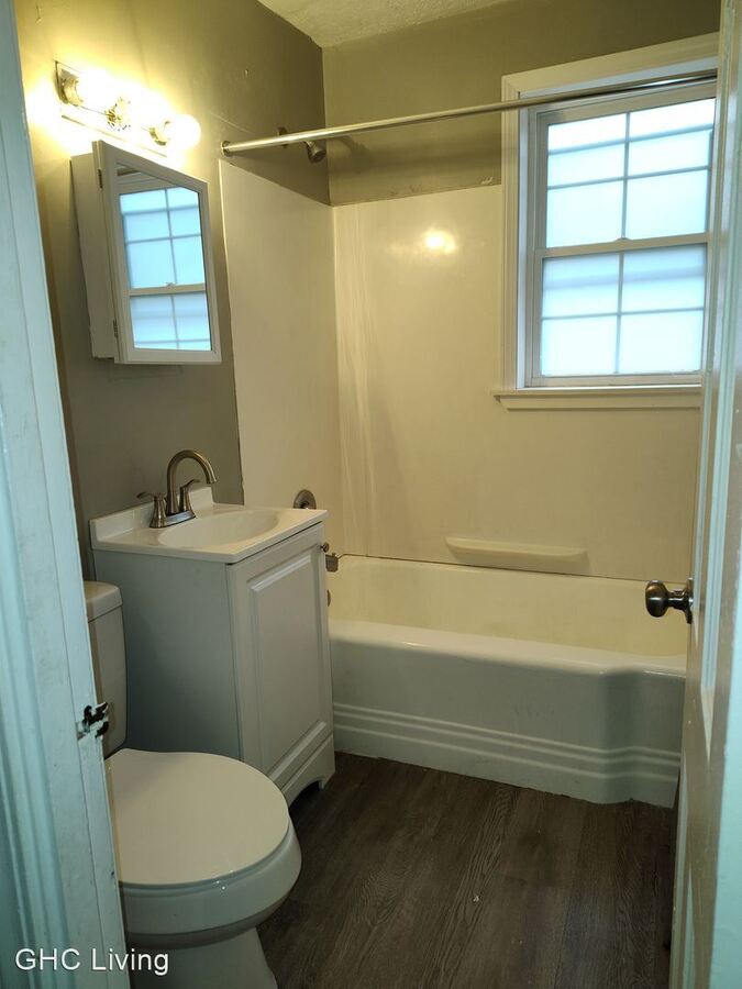 Kenwood Crossing Apartments 415 E 222nd St 14 Euclid, OH