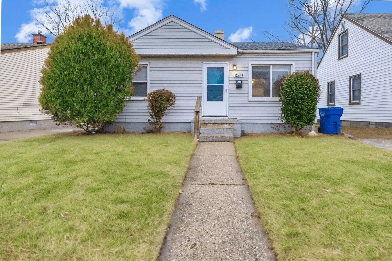 Updated 2-bedroom Home With Modern Amenities In Warren Michigan House for rent in Warren, MI