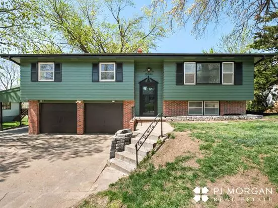 3 Bedroom, 2.5 Bathroom, 2 Bonus Rooms - Newly Updated Apartment for rent in Omaha, NE