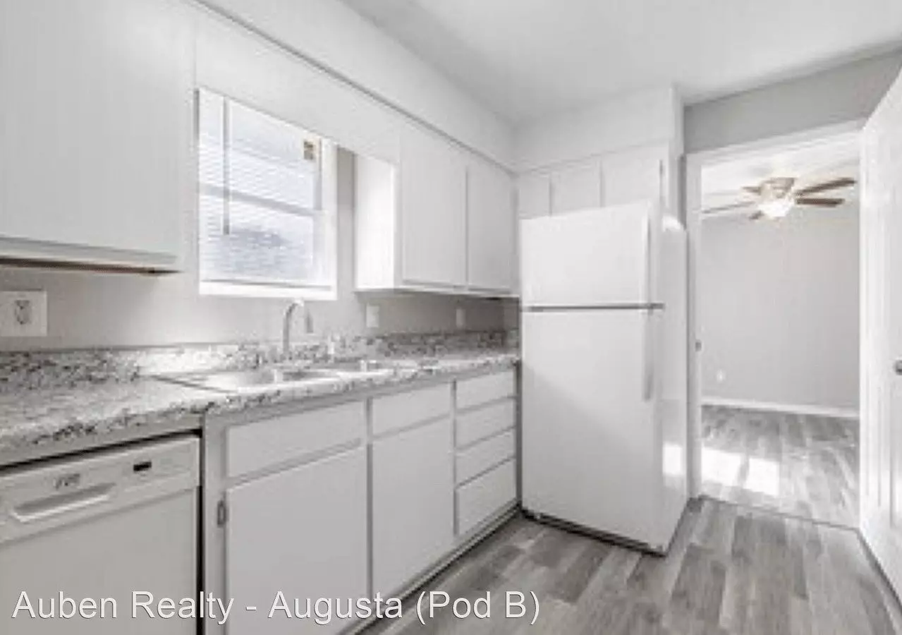 2 of 3 2025 Wrightsboro Rd Apartment for rent in Augusta, GA