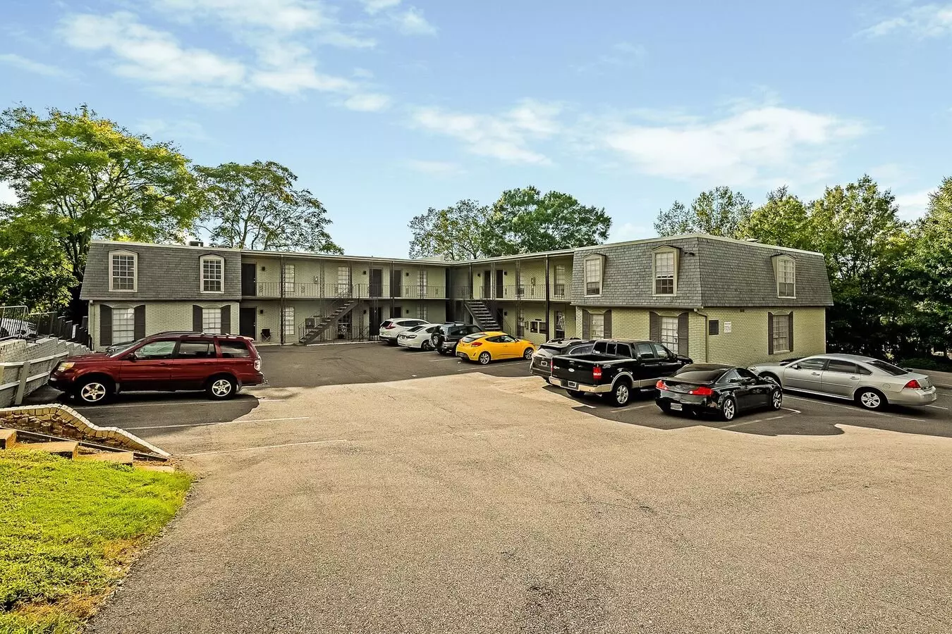 Redmont Square Apartment for rent in Birmingham, AL