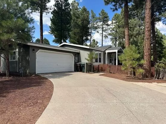 Stylish 3-bed Home With Backyard & Garage! Apartment for rent in Flagstaff, AZ