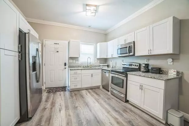 Mcfall Ave Apartment for rent in Orlando, FL