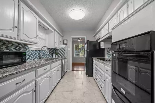 Greenbriar Dr Apartment for rent in Desoto, TX