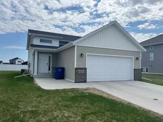 Johnson Farms Bi-level 3 Bedroom House Apartment for rent in Moorhead, MN
