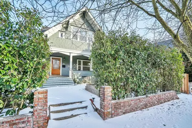 Spacious, Historic 3-bdrm/1.5-bath Home In Humboldt/king—expansive Yard W/ Deck, Raised Beds Apartment for rent in Portland, OR